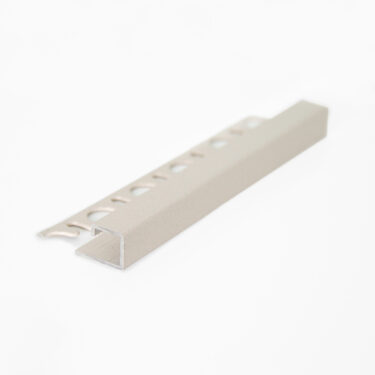 Projolly firkant Symetriclist Stone Greyvory alu 10 mm 270cm