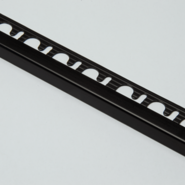 Projolly firkant symetrclist sort matt alu 8 mm 270 cm